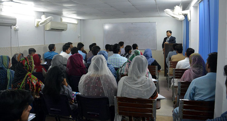 Hamza Malik CSP Delivering Lecture in Best CSS Academy in Lahore
